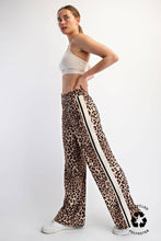 Load image into Gallery viewer, ANIMAL PRINTED BUTTER SOFT PANT