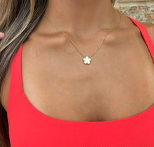 Load image into Gallery viewer, White Shell Flora Necklace
