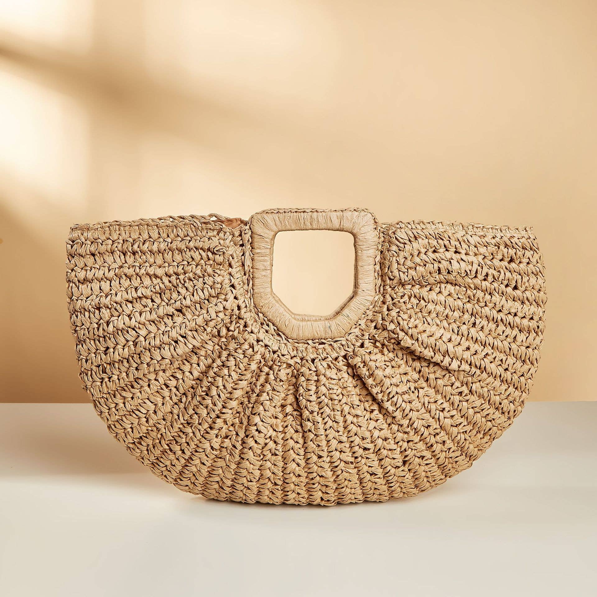 Straw woven bag vacation beach bag